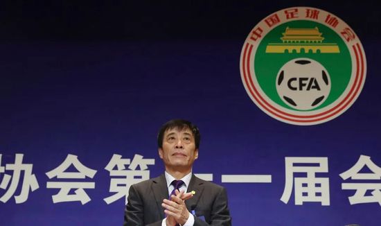 一念至此，松本良人颓然的叹了口气，生无可恋的说：既然这样，我愿赌服输，你们把我也杀了吧。